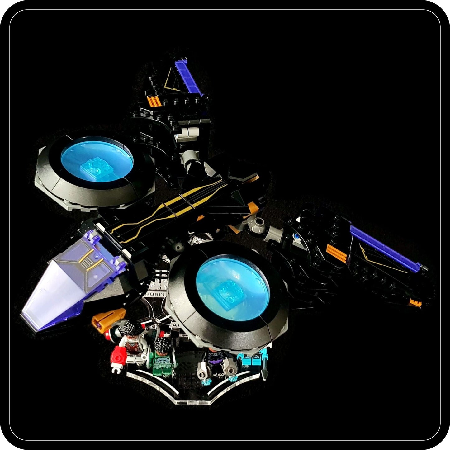Display stand 3D-ENGV angled for Lego 76211 Shuri's Sunbird + minifigures slots (A1089)-10
