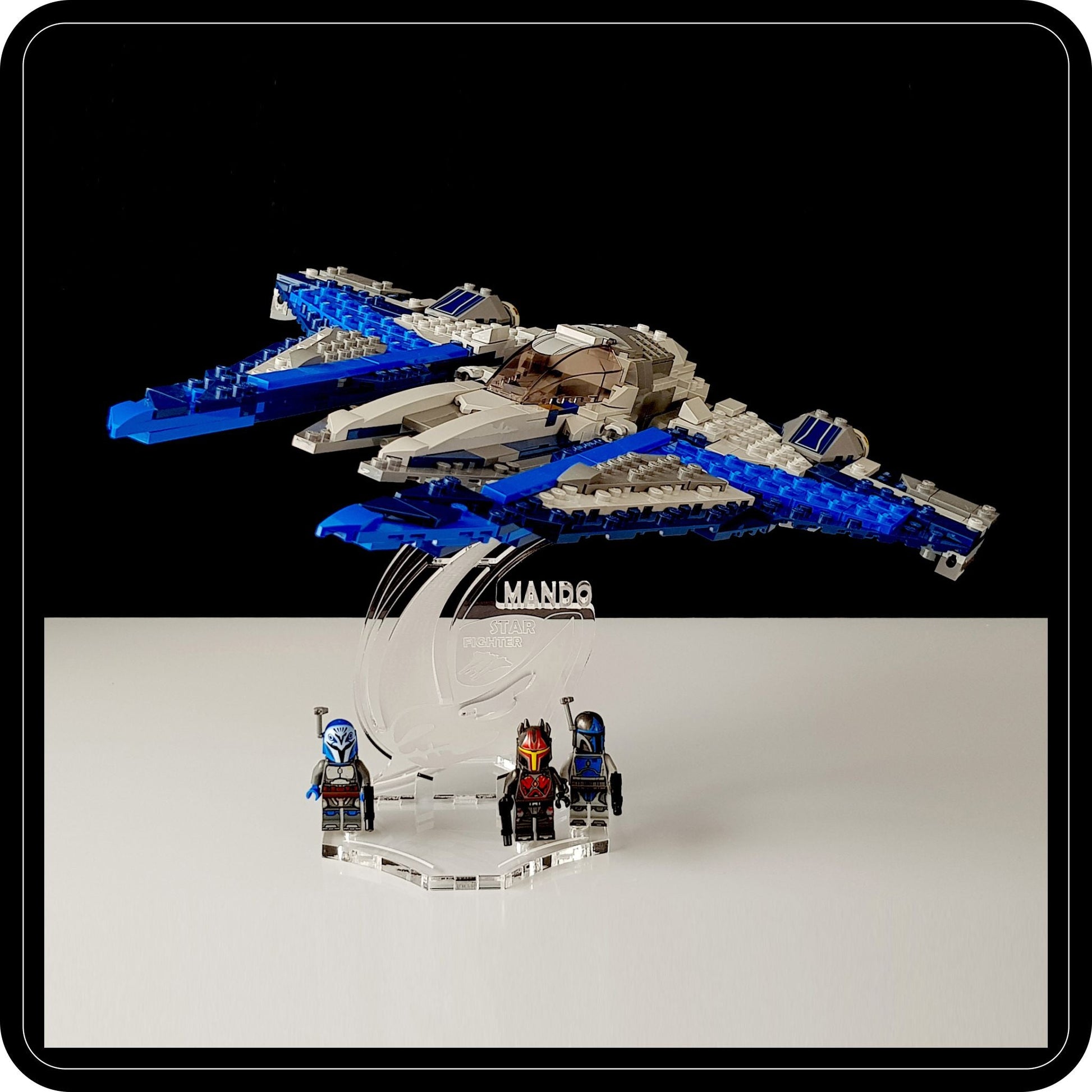 Display stand 3D-ENGV angled for Lego 75316 Mandalorian Starfighter + minifigures slots (A1073)-5