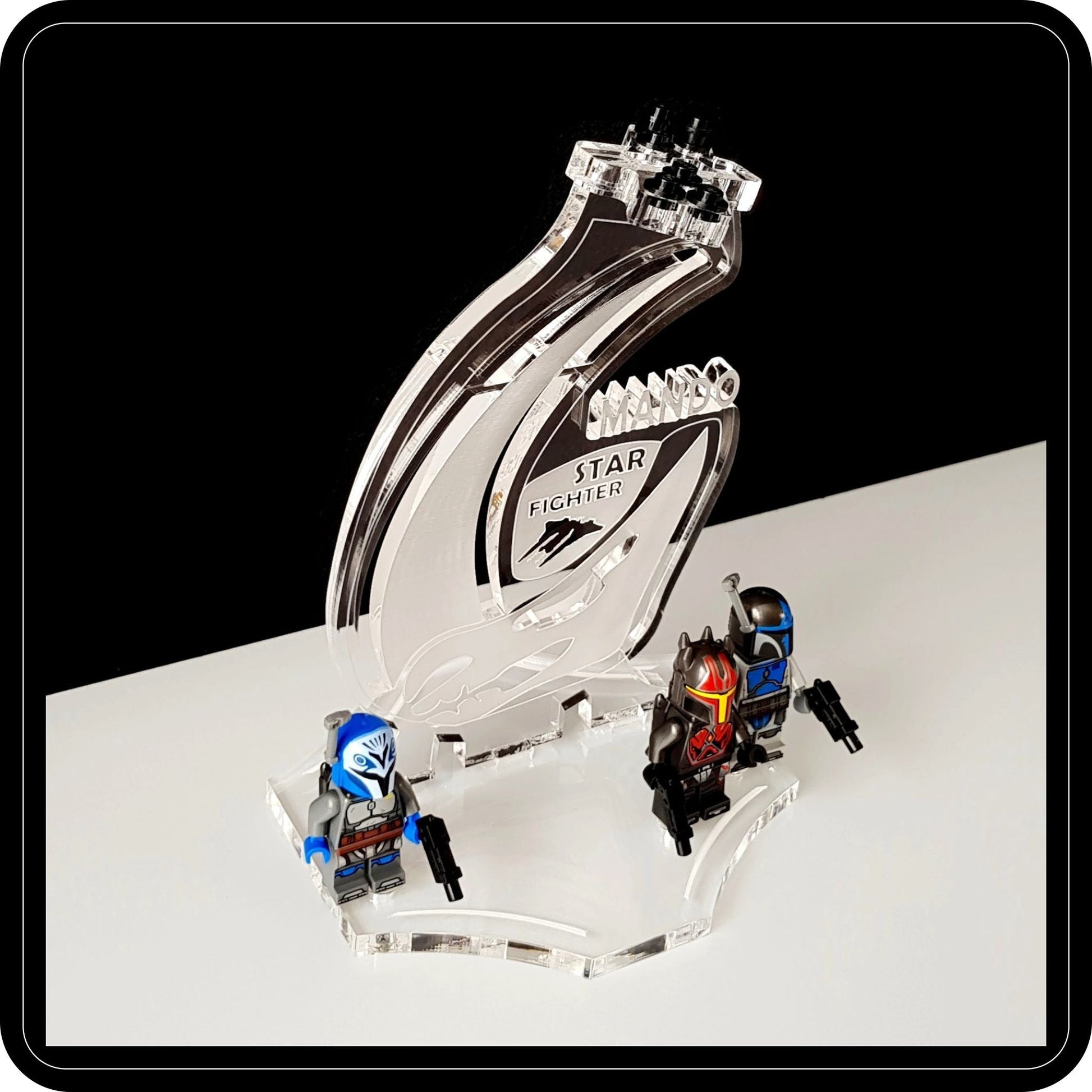 Display stand 3D-ENGV angled for Lego 75316 Mandalorian Starfighter + minifigures slots (A1073)-7