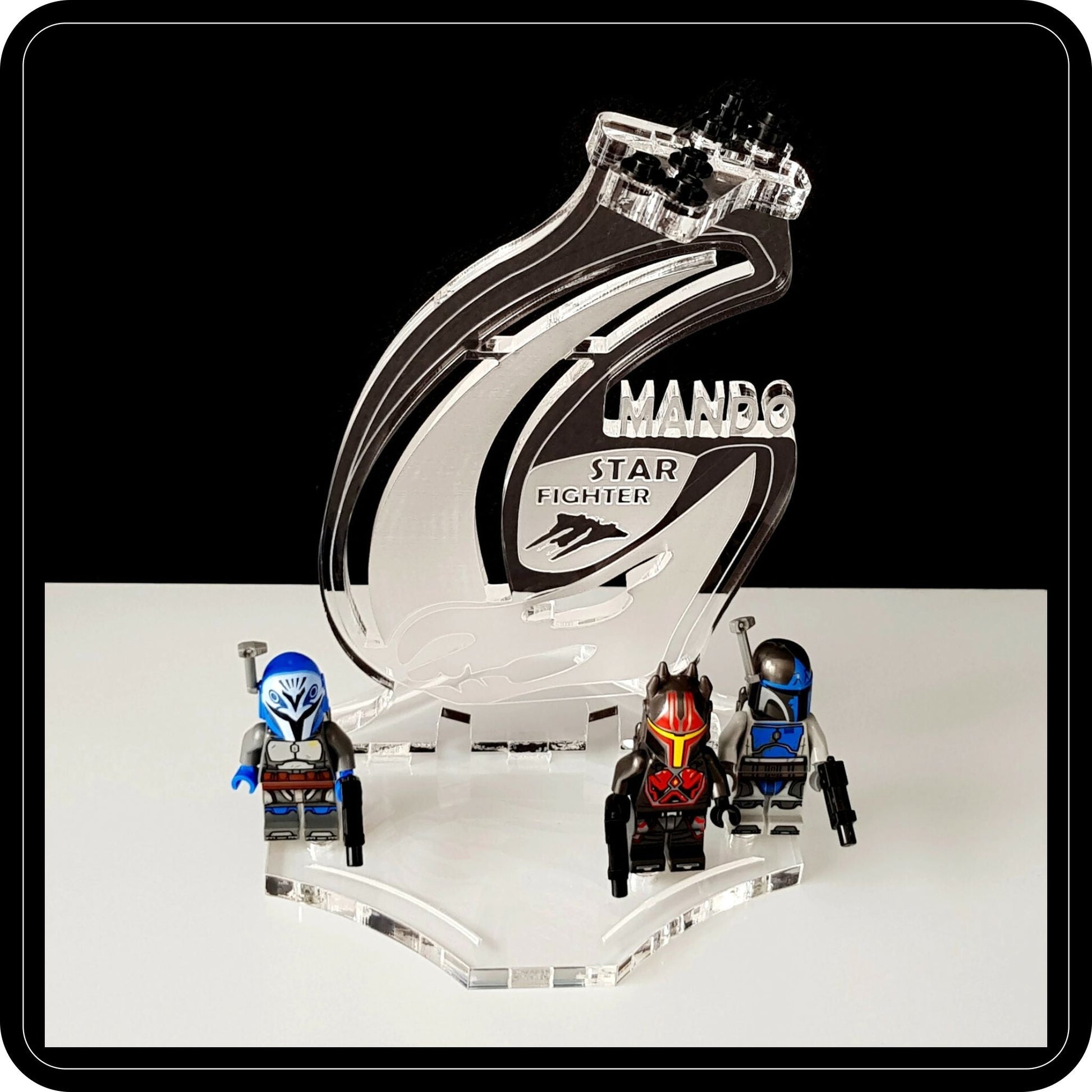 Display stand 3D-ENGV angled for Lego 75316 Mandalorian Starfighter + minifigures slots (A1073)-9